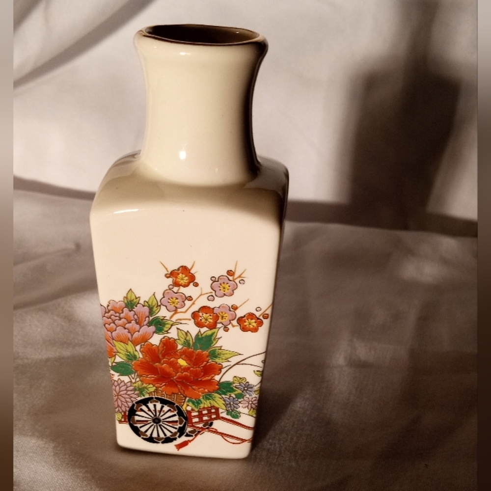 Vintage Miyako Handcrafted Colorful Amari Porcelain Vase from Japan.